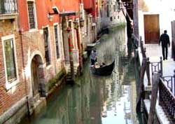 Venetian Alley Maze